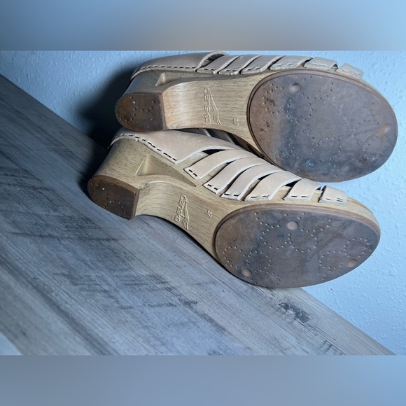 Dansko Women's Tilly Leather Beige Clog Sandals Wooded Heel Slip Ons,Size US 7 - Picture 9 of 12
